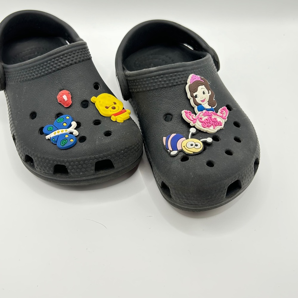 Crocs Kids‎ Classic Clog Black Sofia the First Winnie the Pooh Charms Size C8